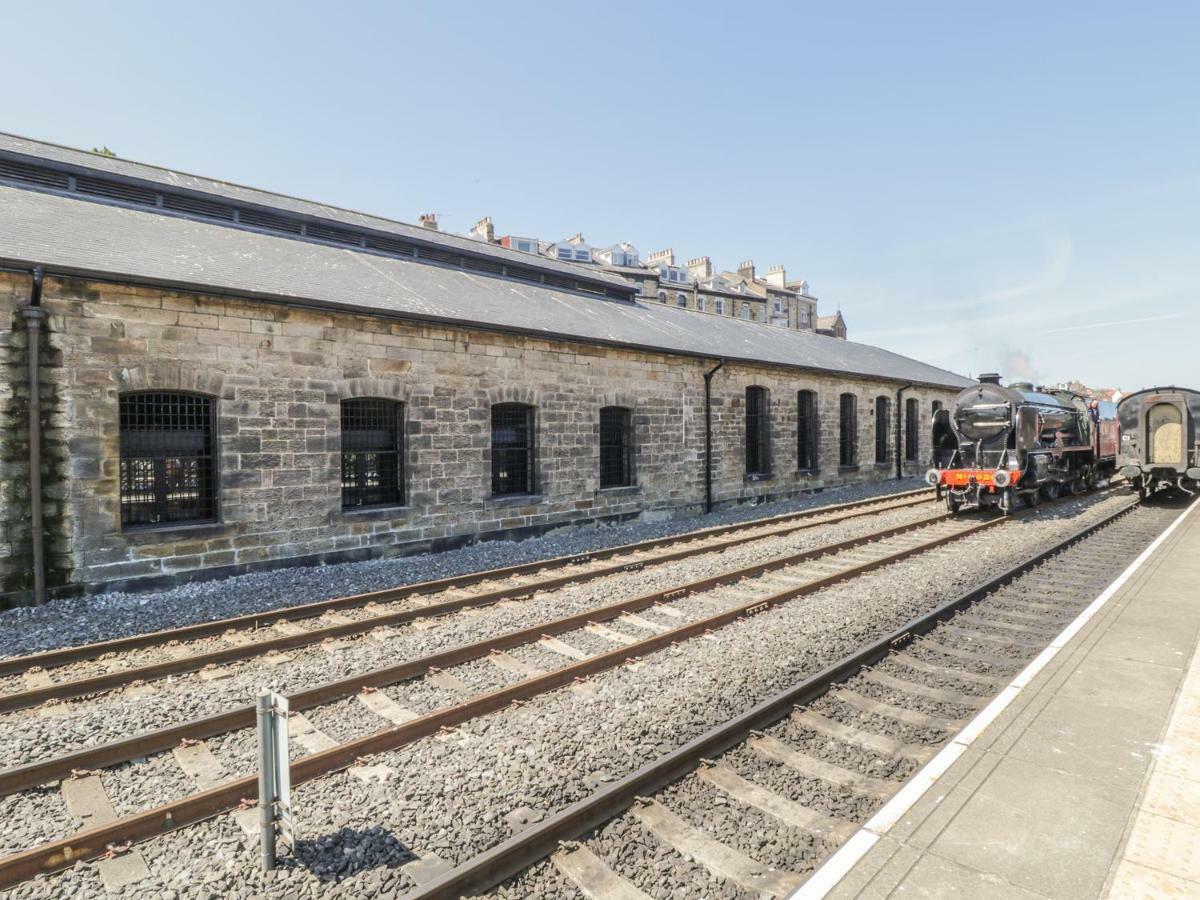 Tornado Engine Shed Apartment Whitby Exterior photo