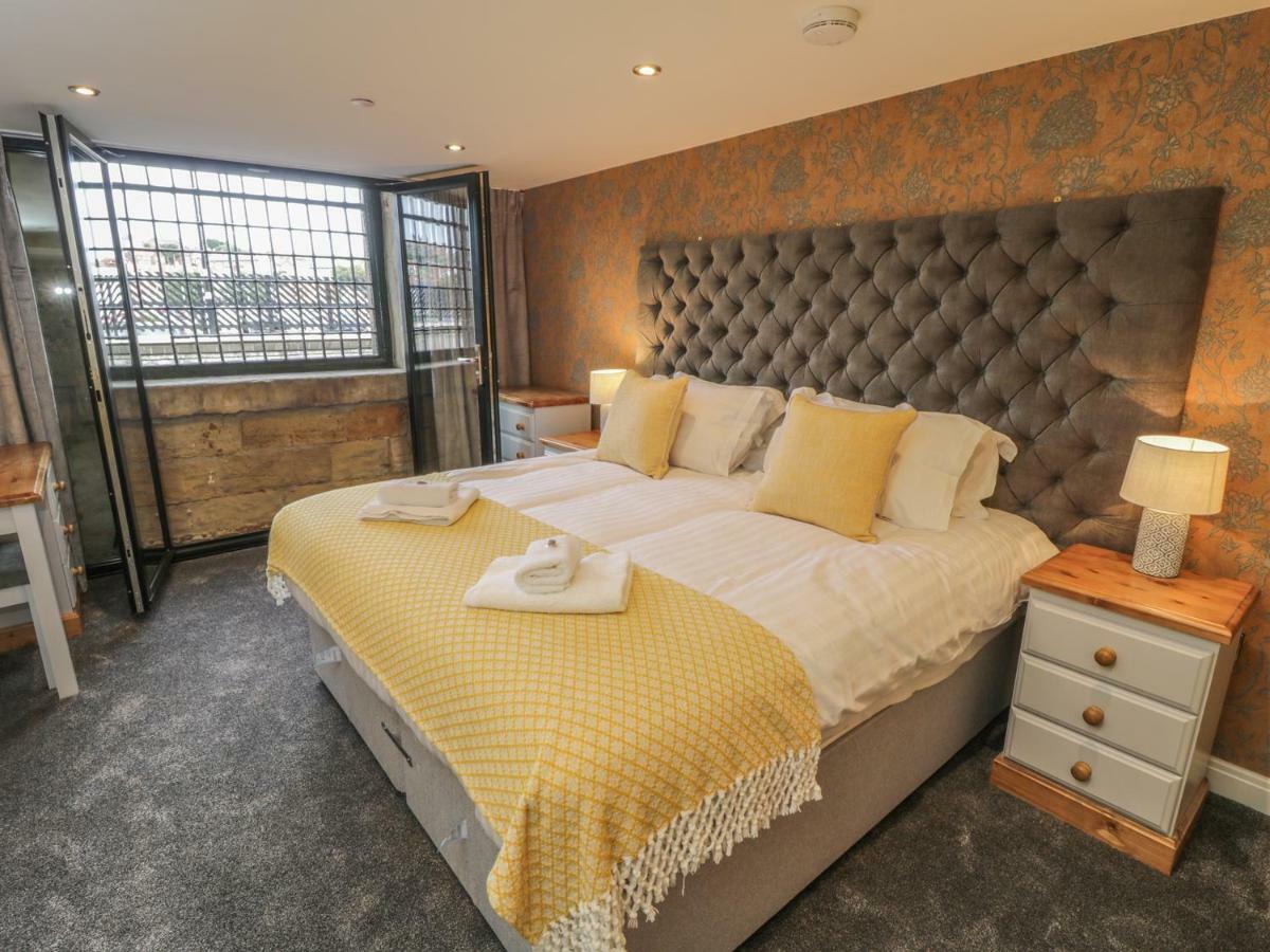 Tornado Engine Shed Apartment Whitby Exterior photo