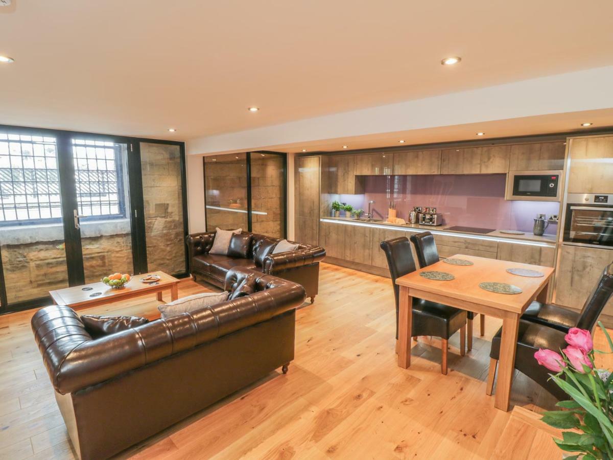 Tornado Engine Shed Apartment Whitby Exterior photo